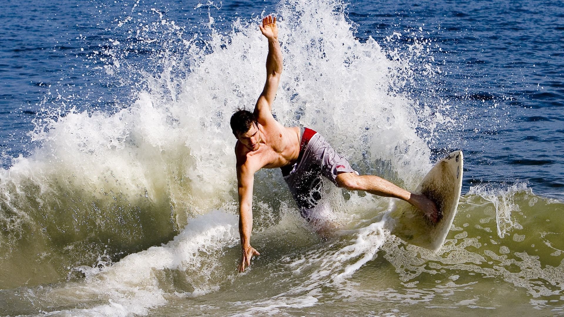 爱游戏娱乐网址-在一次NBA历史纪录比赛中，库里投中14个三分，刷新“单场远投”纪录！