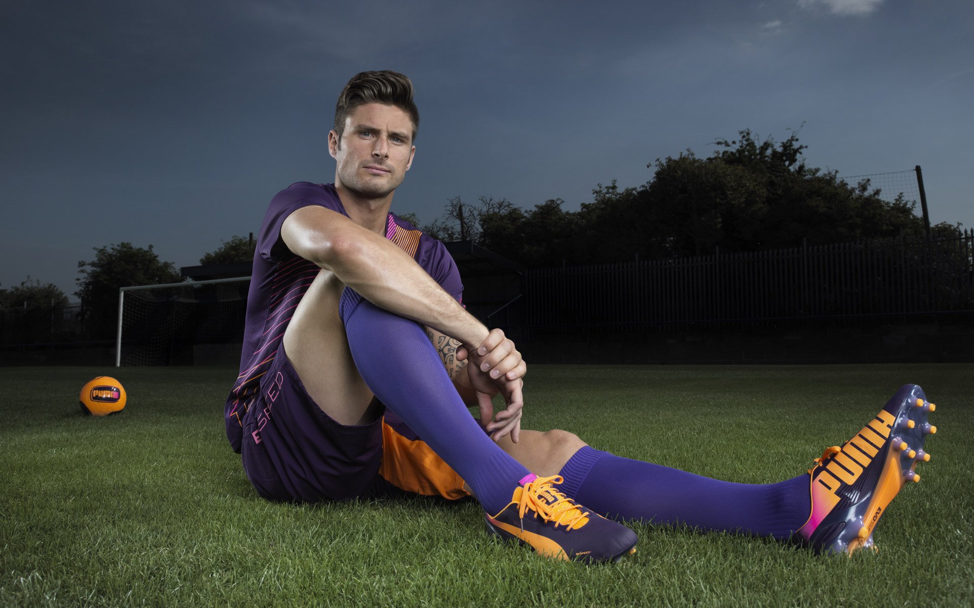 比赛上半场结束时对手领先一步，球队力求反击，球赛上半场和下半场是什么意思